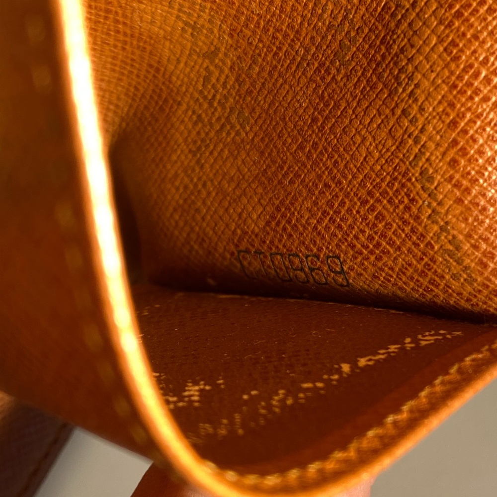 SOLD  Louis Vuitton Monogram 6 Key Holder - Picture 5 of 8